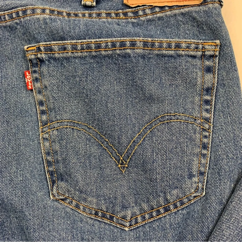 Levi's Jeans Mens 38x30 505 Straight Fit High Rise Medium Wash Cotton Denim Blue